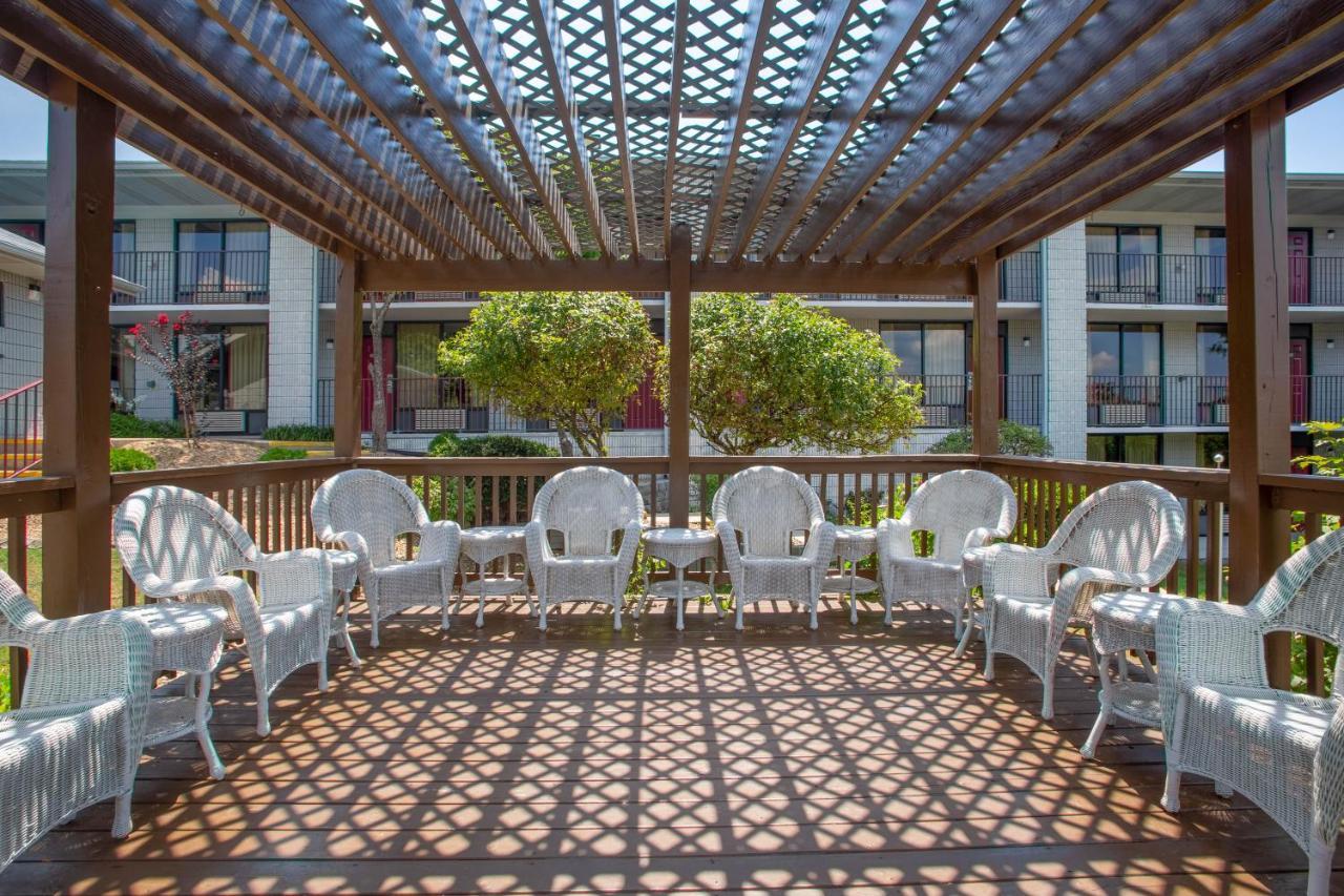 Ramada By Wyndham Branson Motel Exterior foto